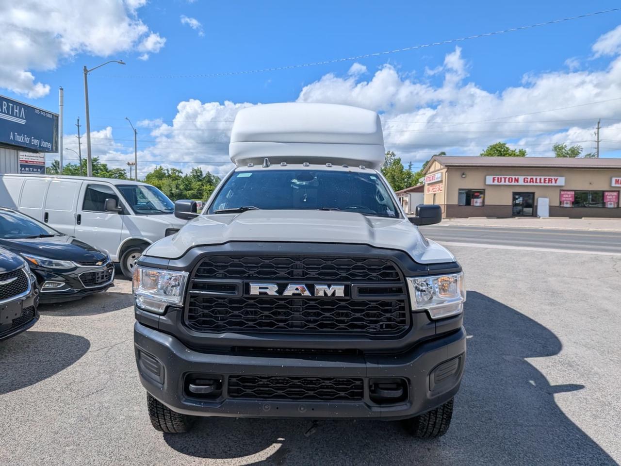 2022 RAM 2500 Tradesman Crew Cab Photo2