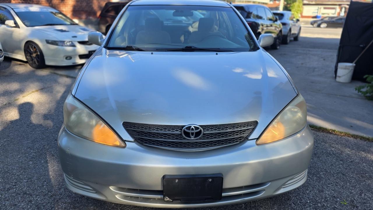 2004 Toyota Camry LE Photo