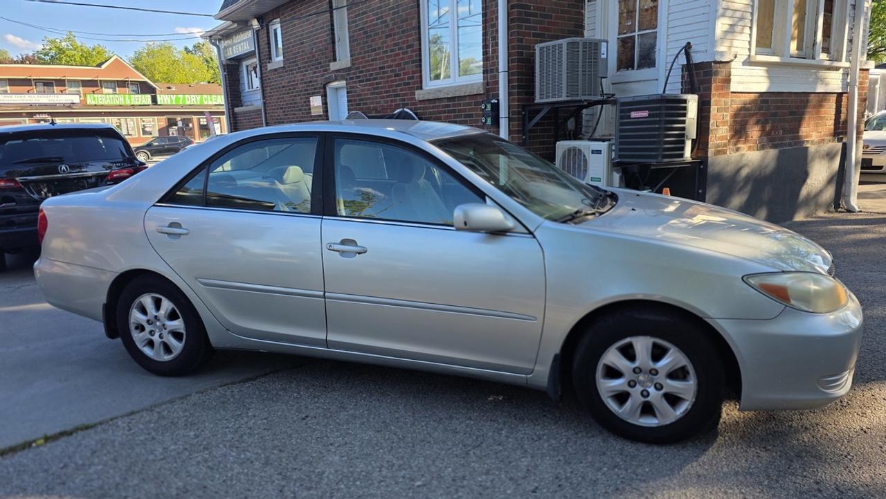 2004 Toyota Camry LE Photo2