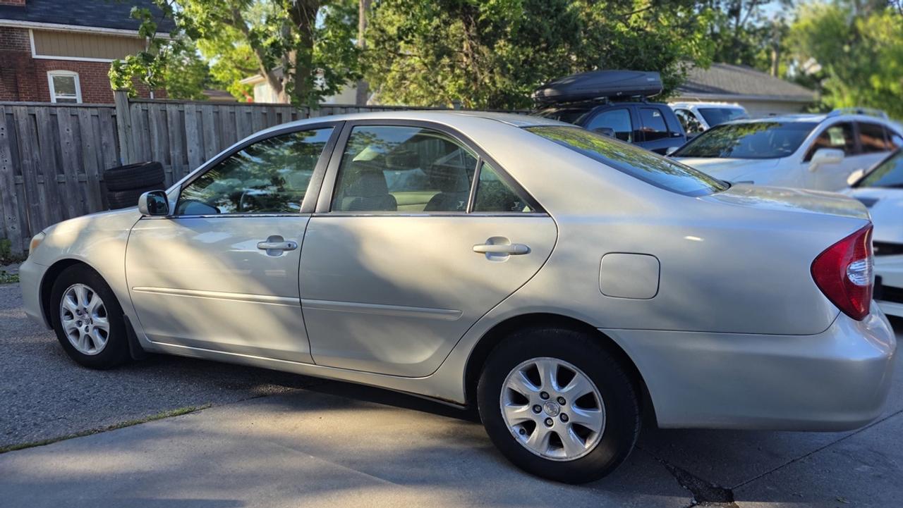 2004 Toyota Camry LE Photo4