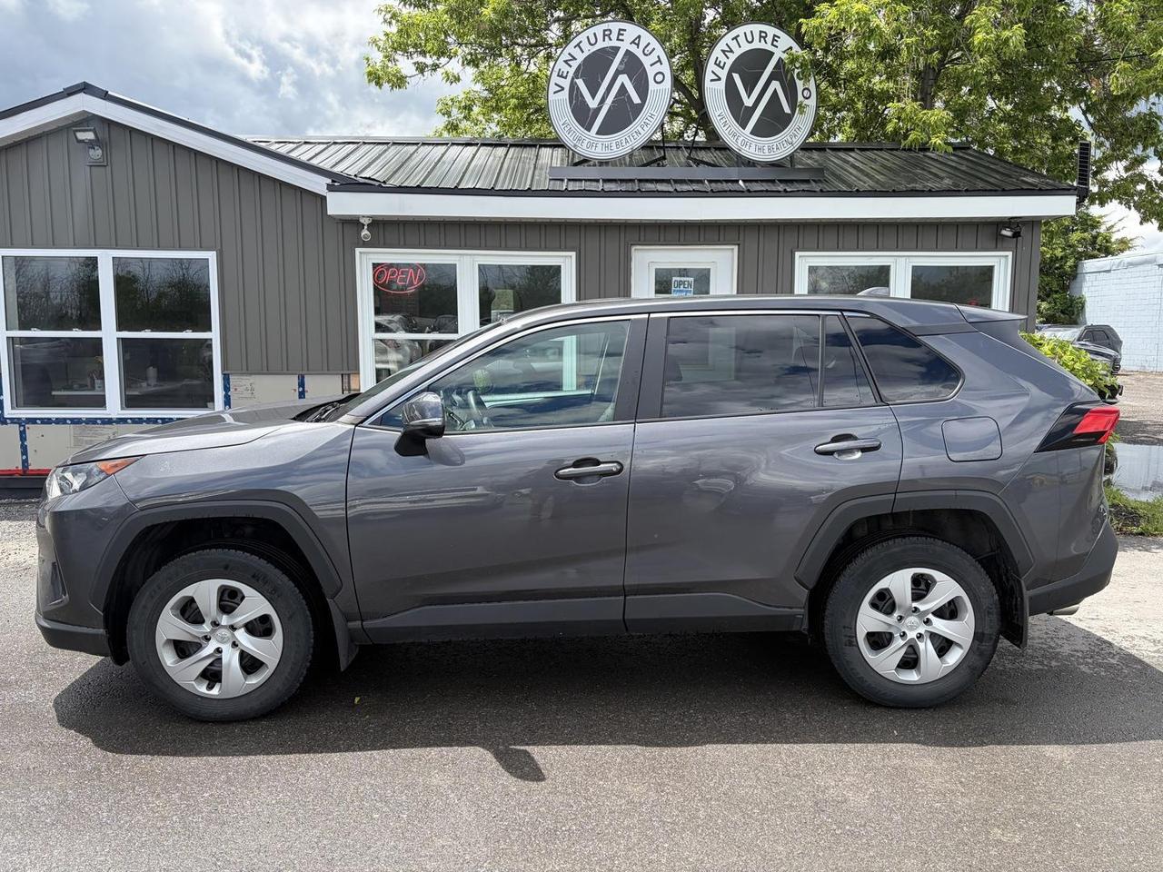 2023 Toyota RAV4 LE 4dr All-wheel Drive Photo