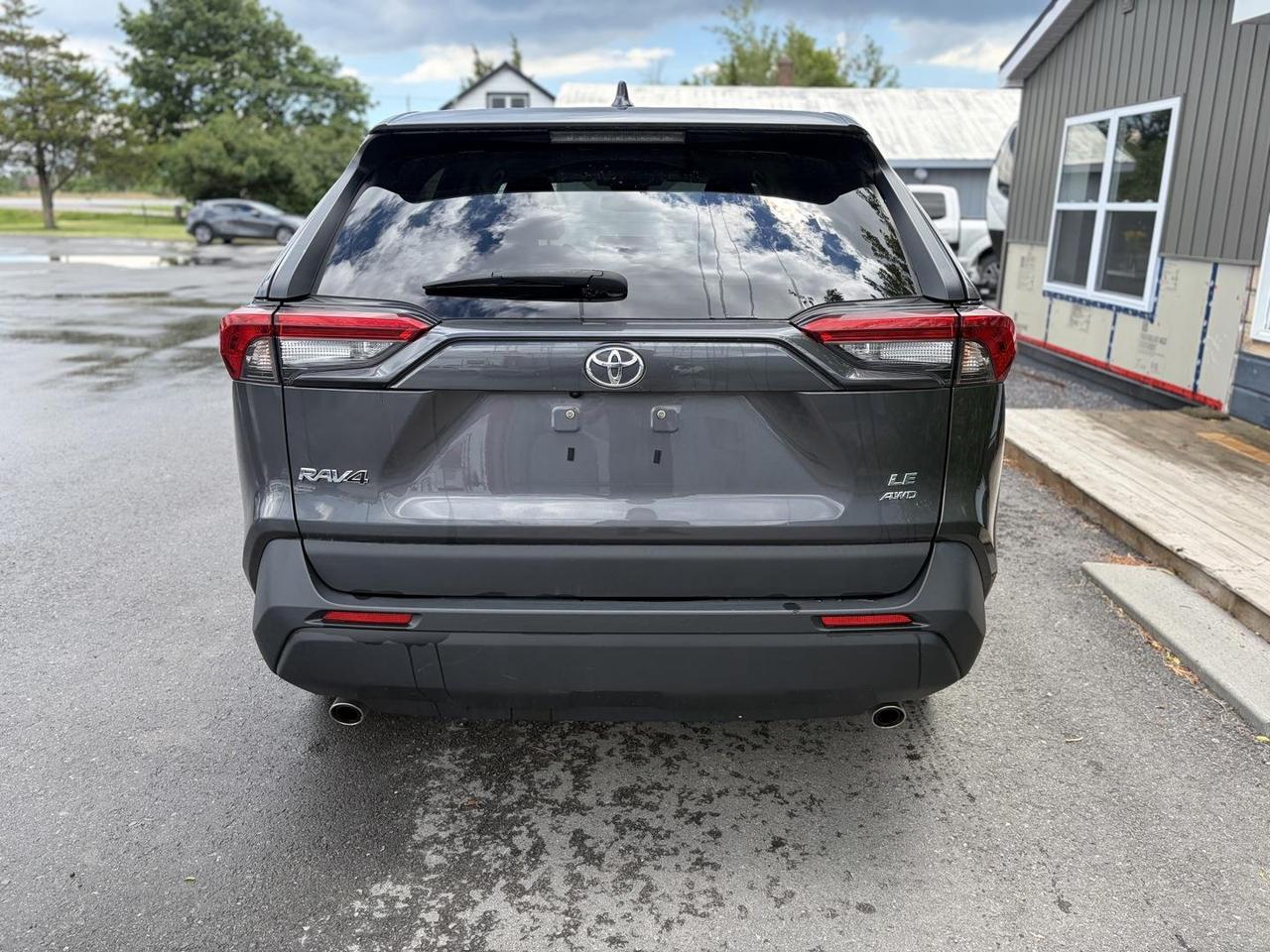 2023 Toyota RAV4 LE 4dr All-wheel Drive Photo3
