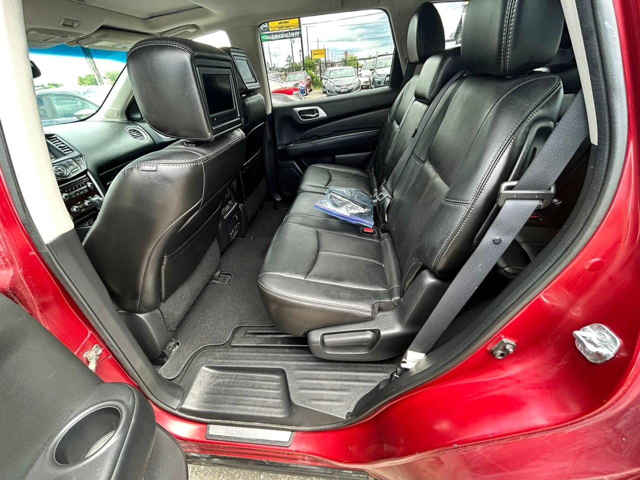 2014 Nissan Pathfinder Platinum Photo
