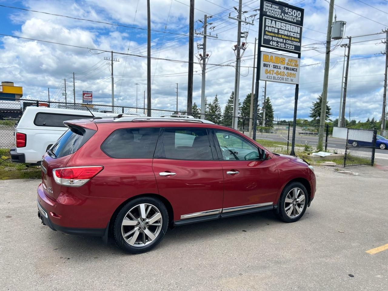 2014 Nissan Pathfinder Platinum Photo