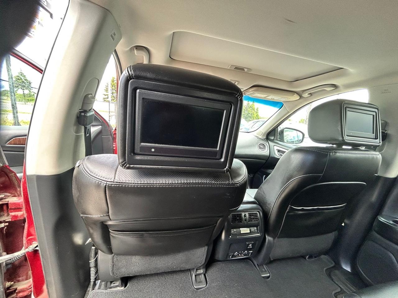 2014 Nissan Pathfinder Platinum Photo