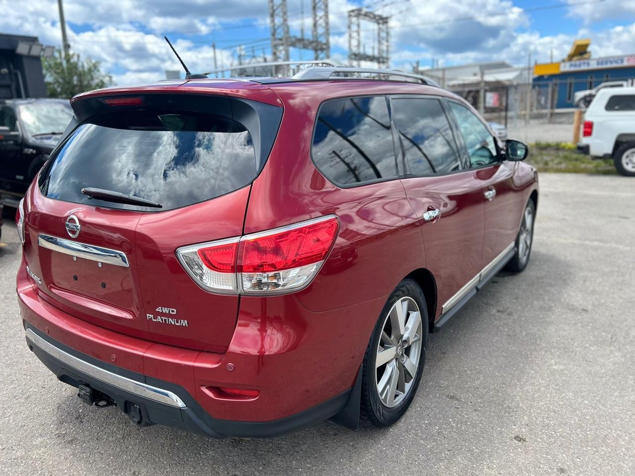 2014 Nissan Pathfinder Platinum Photo