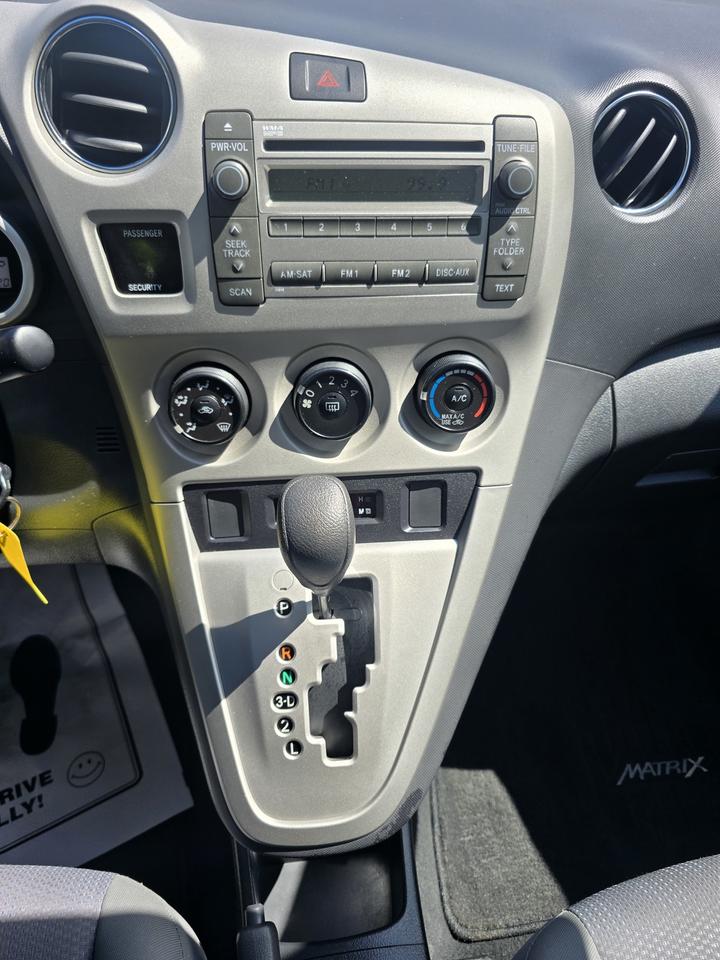 2010 Toyota Matrix BASE Photo