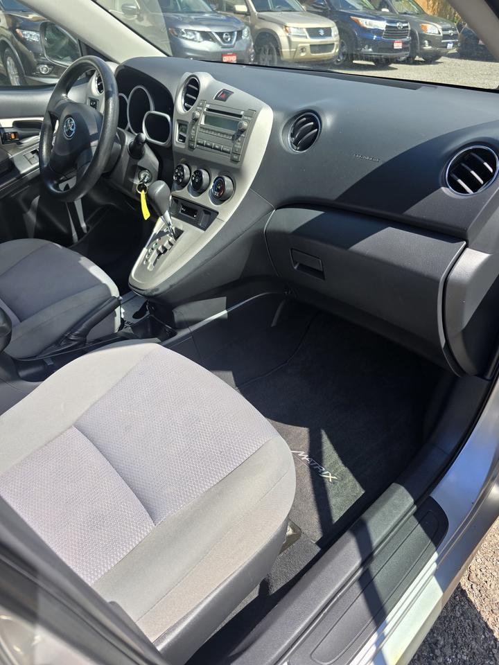 2010 Toyota Matrix BASE Photo