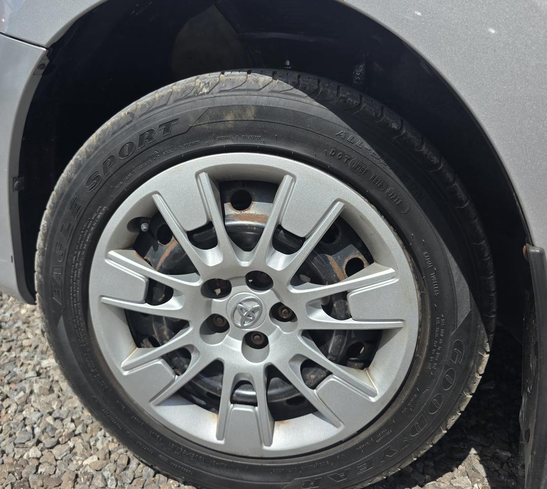 2010 Toyota Matrix BASE Photo