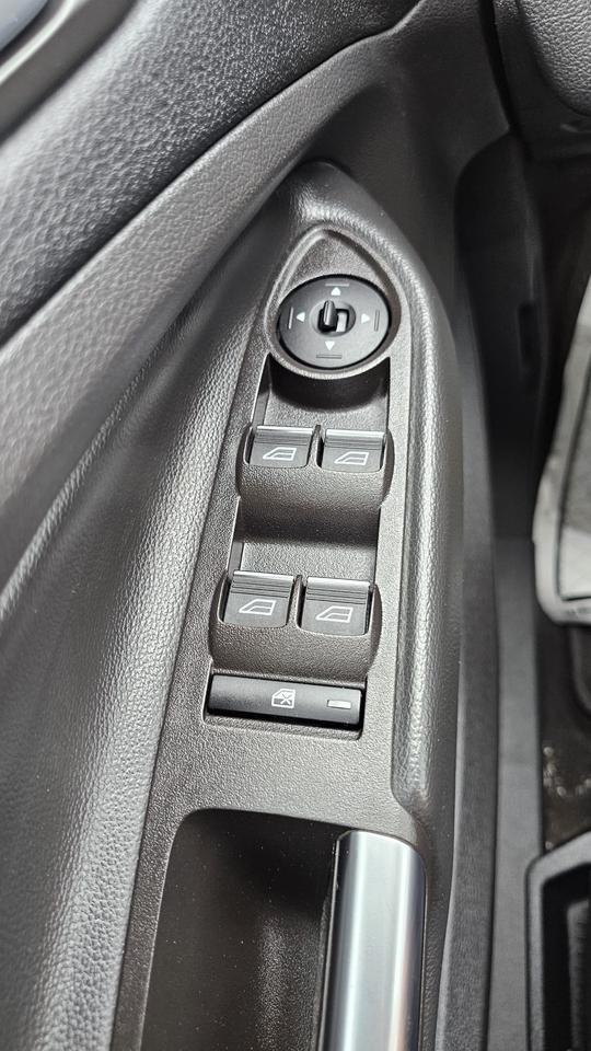 2017 Ford Escape 4WD 4dr SE Photo