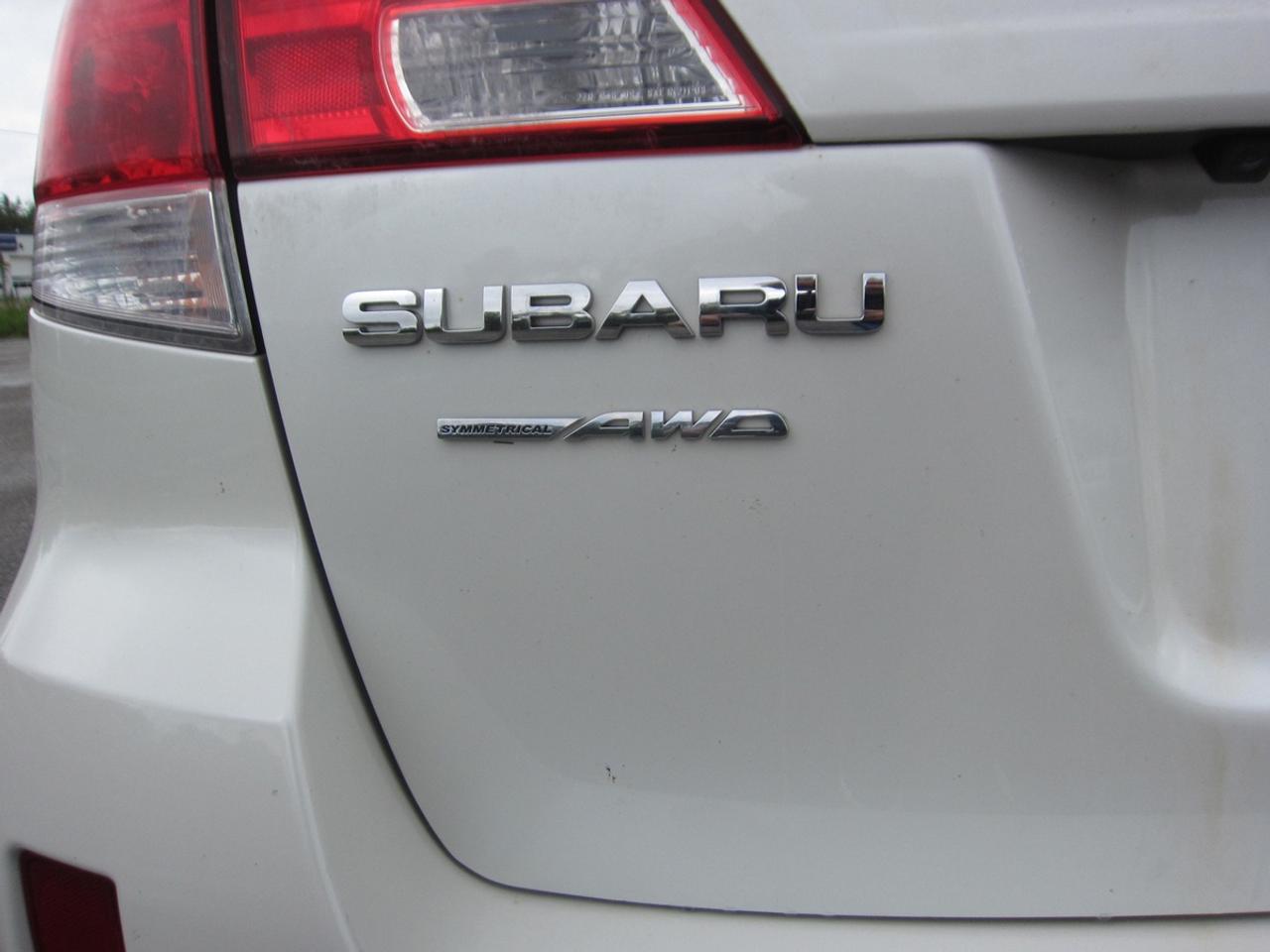 2013 Subaru Outback LIMITED Photo