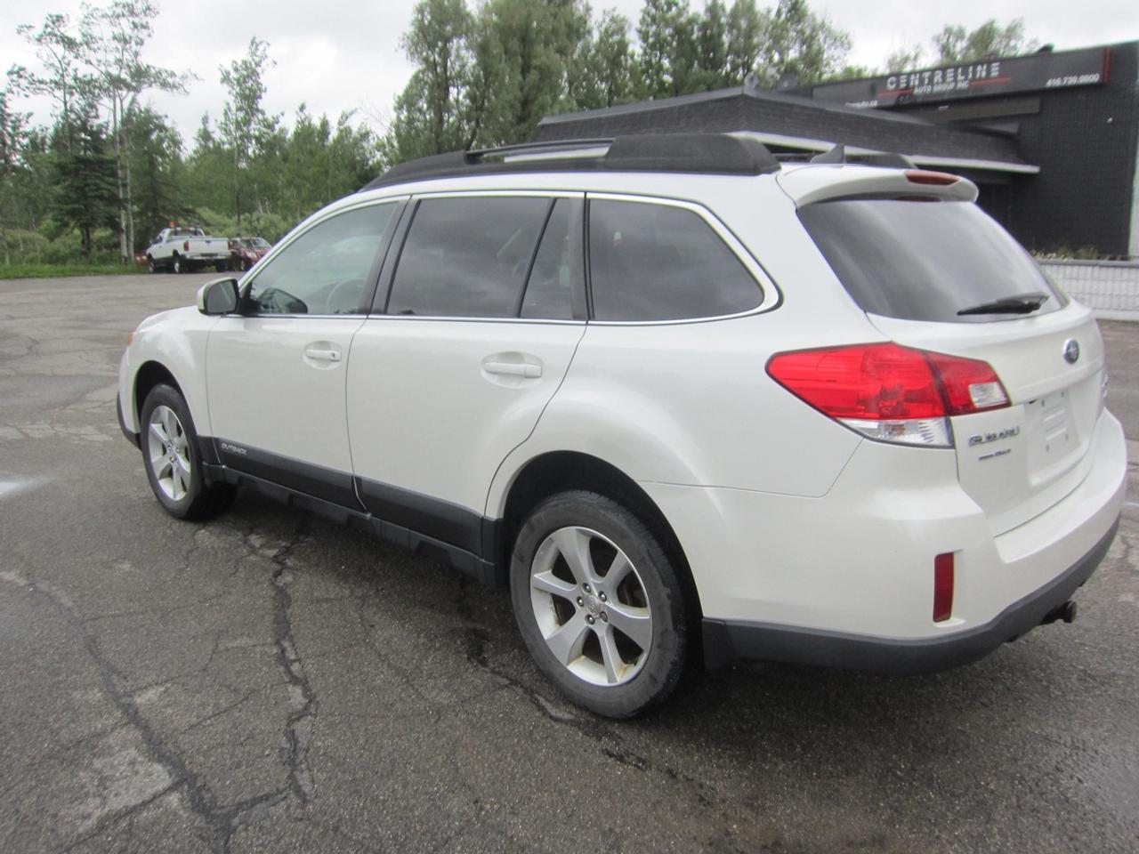 2013 Subaru Outback LIMITED Photo2