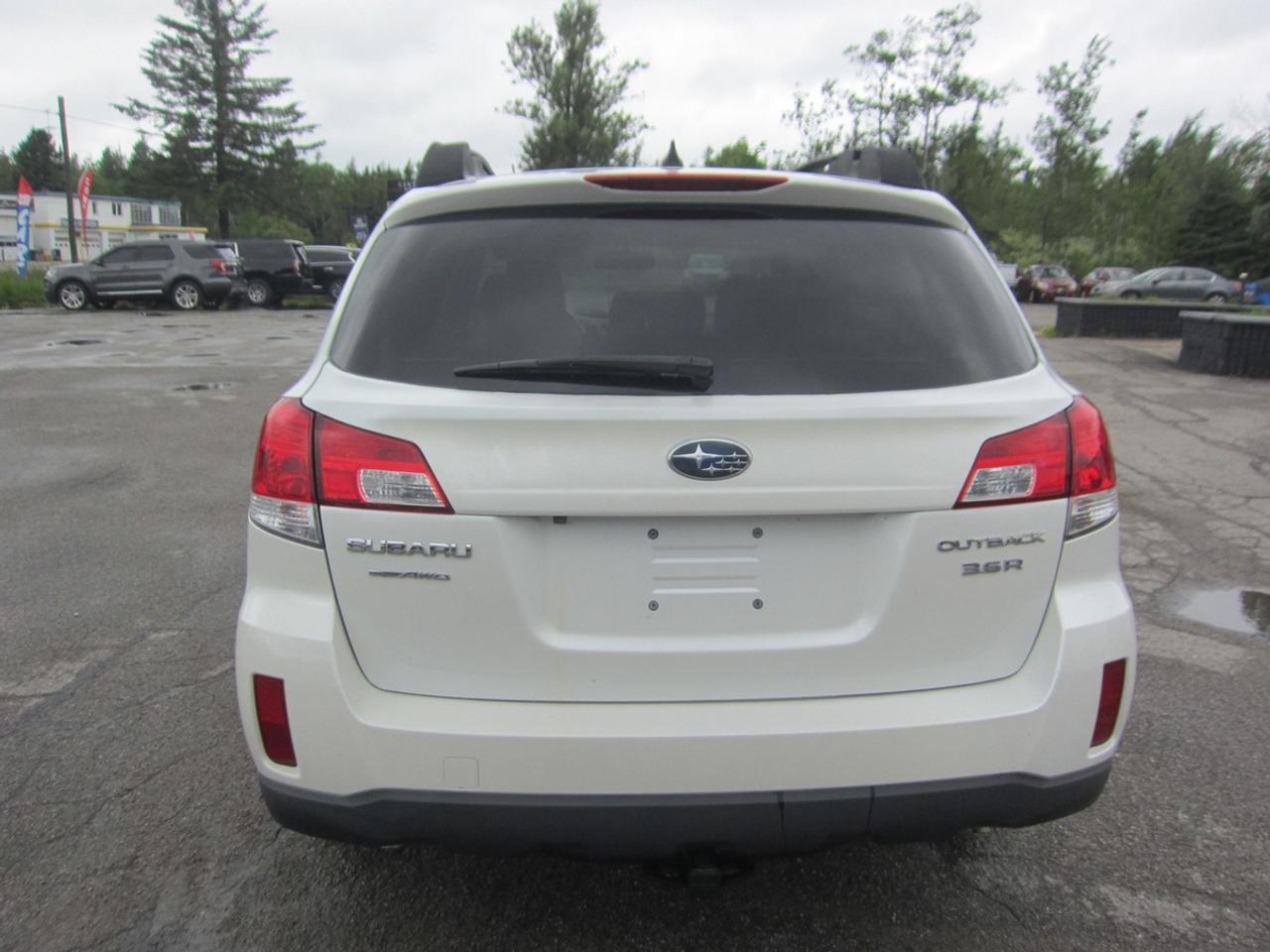2013 Subaru Outback LIMITED Photo