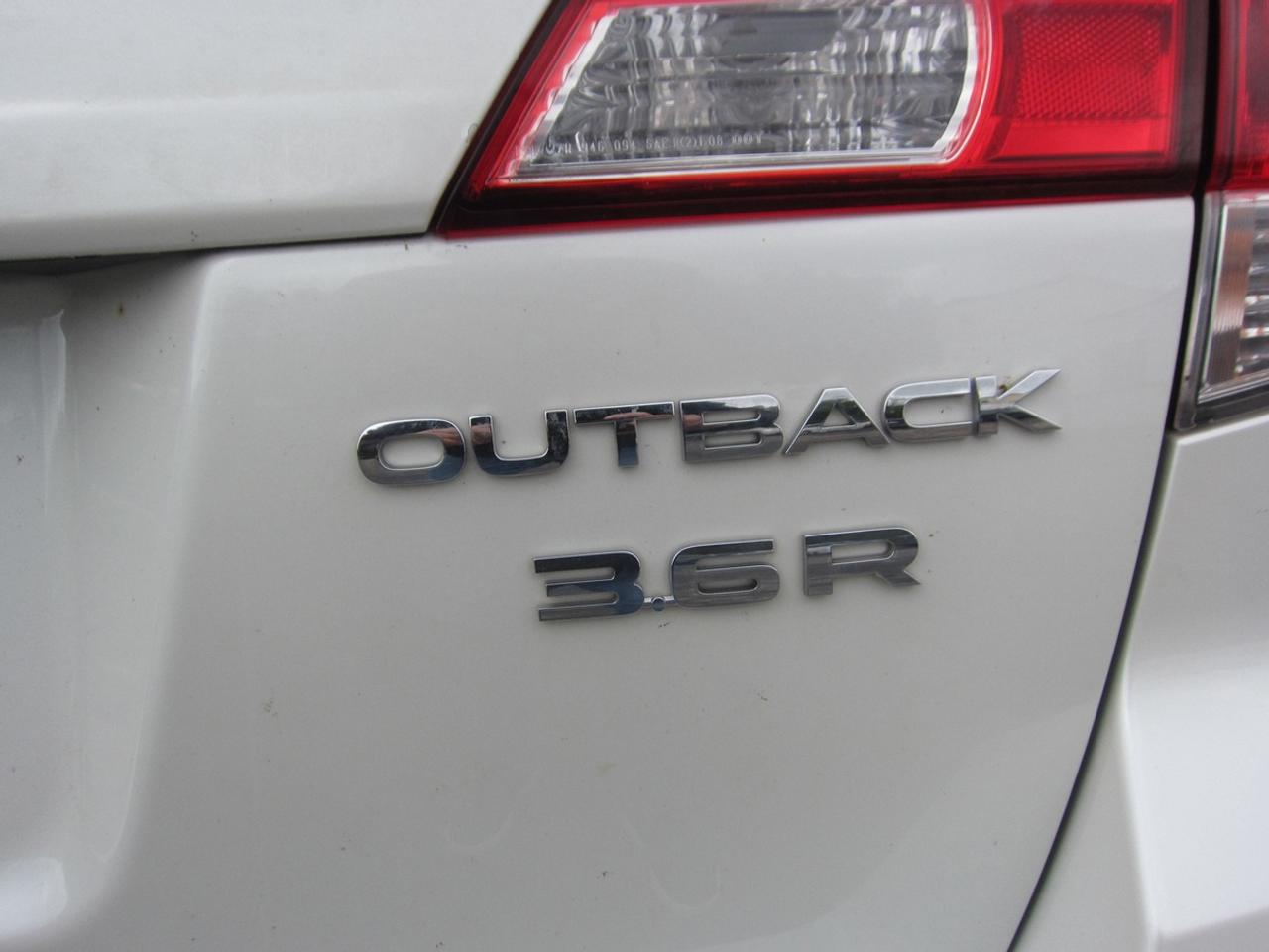 2013 Subaru Outback LIMITED Photo