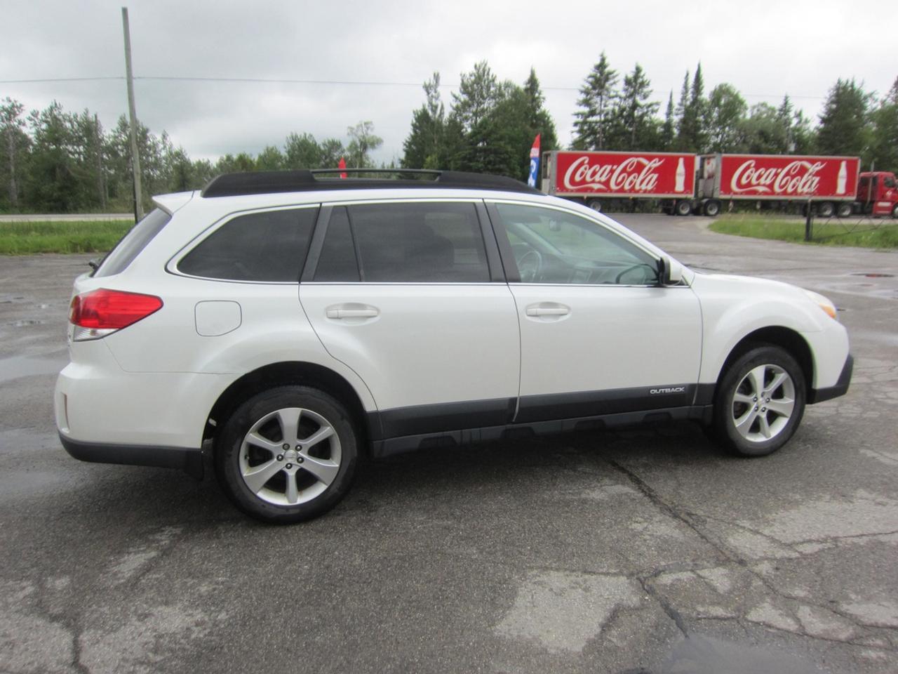 2013 Subaru Outback LIMITED Photo