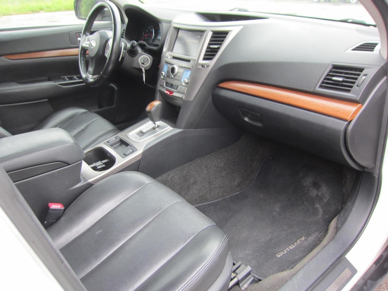2013 Subaru Outback LIMITED Photo