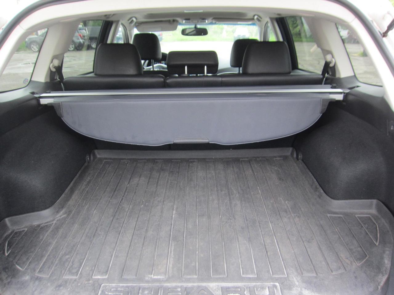 2013 Subaru Outback LIMITED Photo