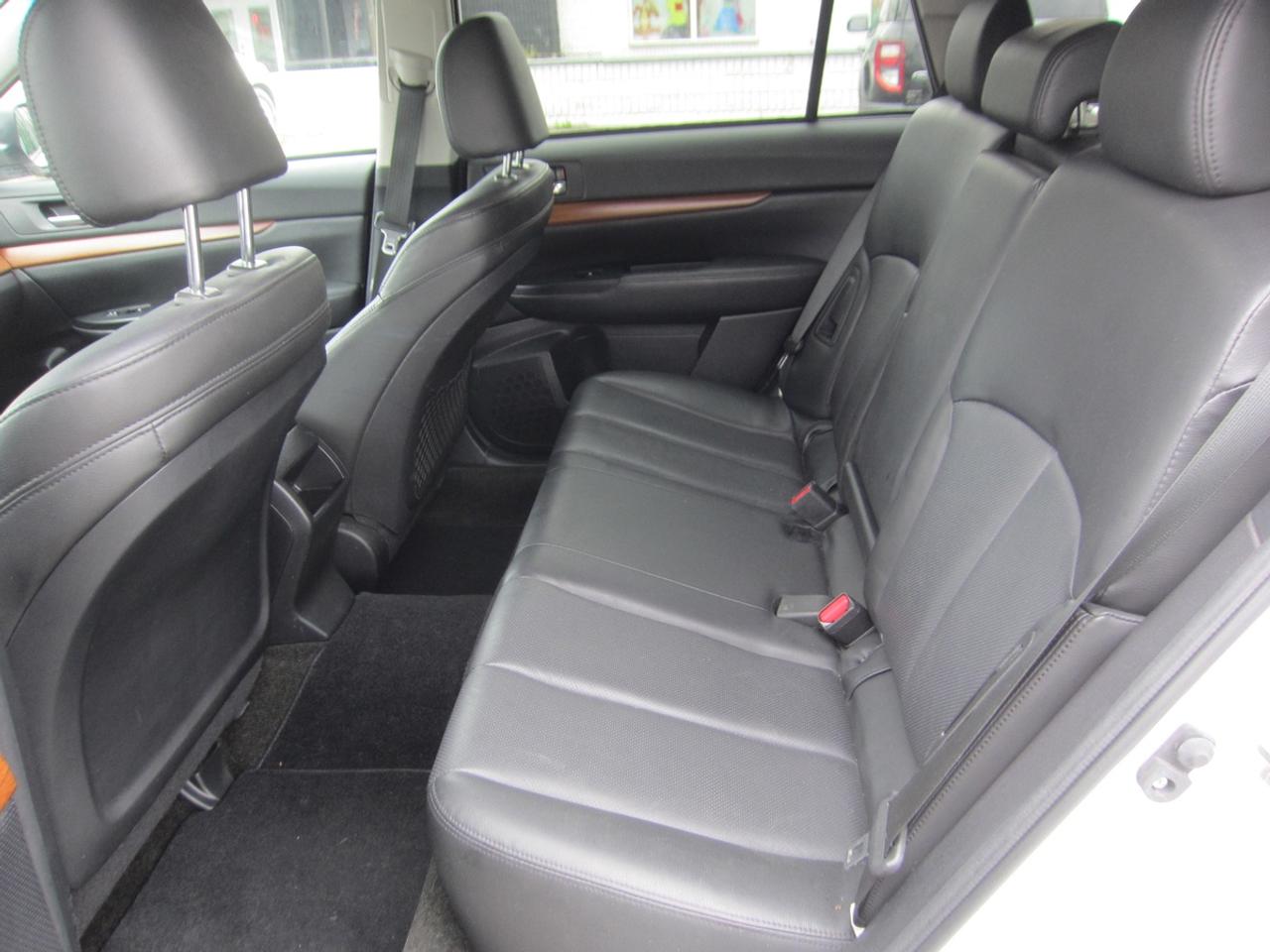 2013 Subaru Outback LIMITED Photo