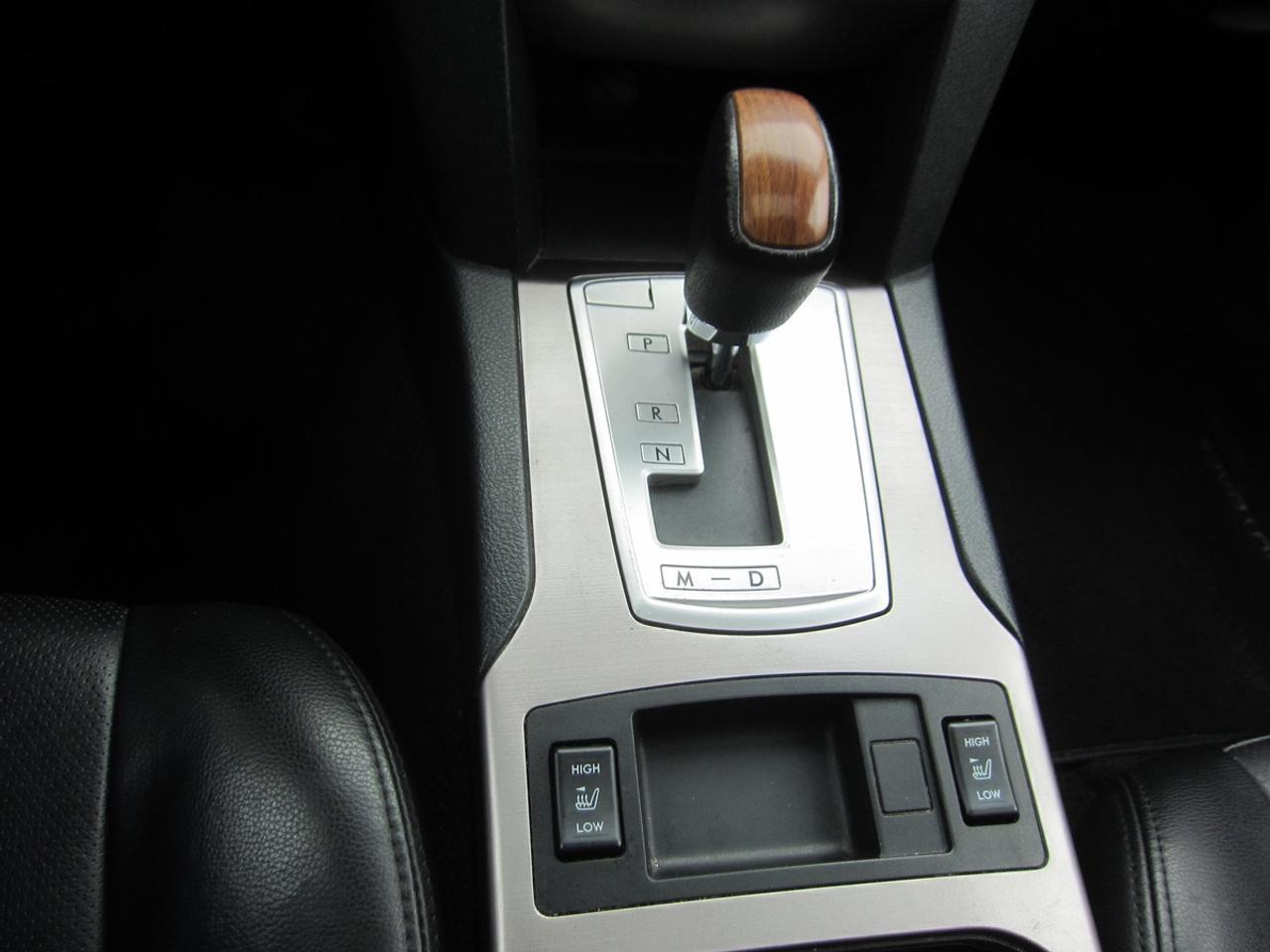 2013 Subaru Outback LIMITED Photo