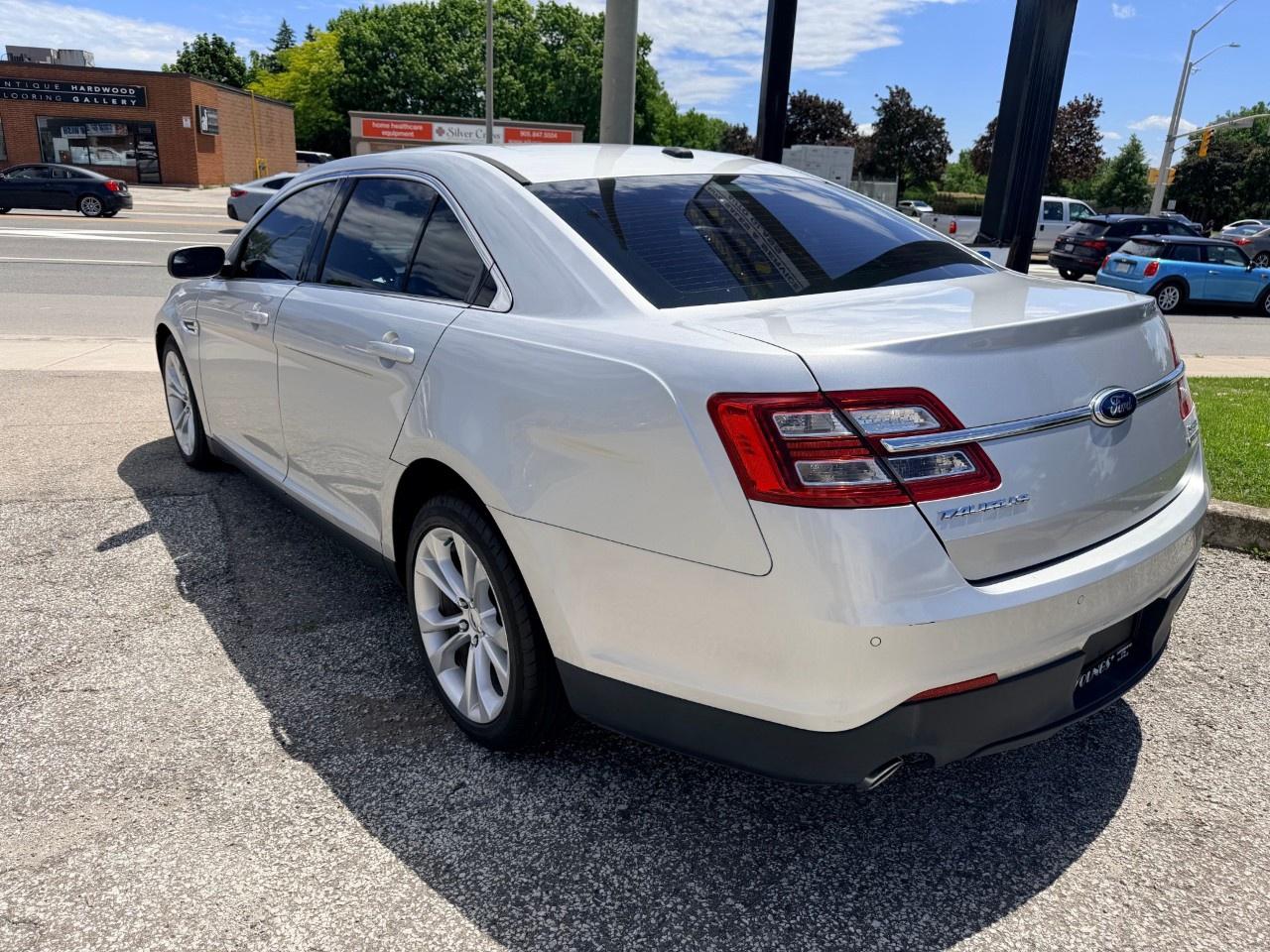 2013 Ford Taurus 4DR SDN SEL FWD Photo2