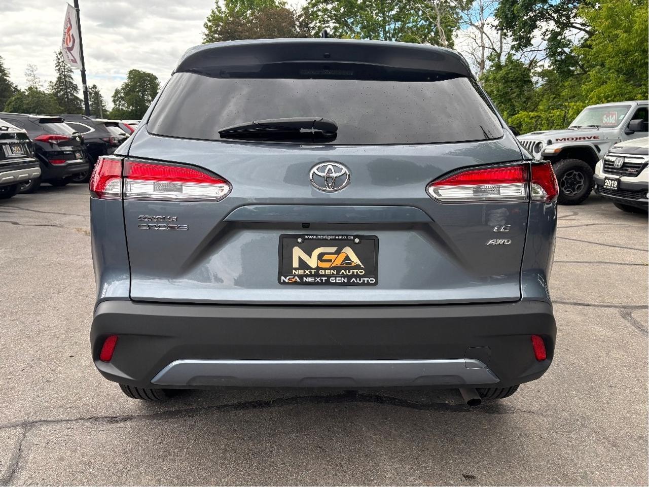 2025 Toyota Corolla Cross LE Photo