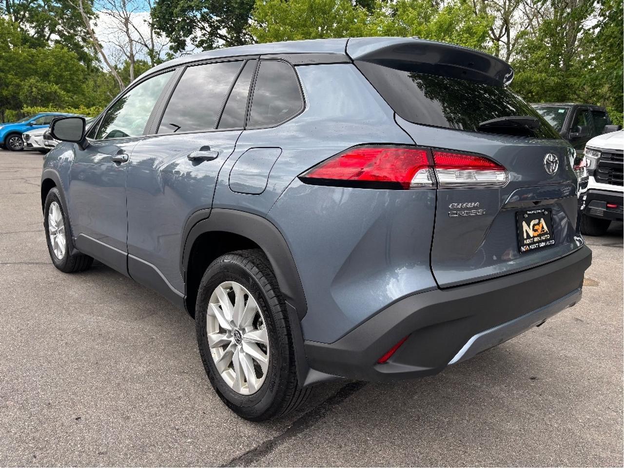 2025 Toyota Corolla Cross LE Photo