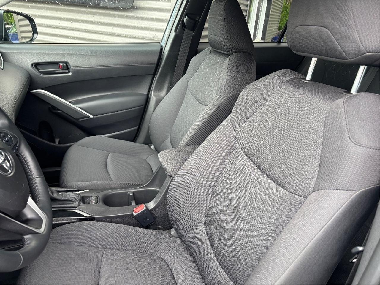 2025 Toyota Corolla Cross LE Photo