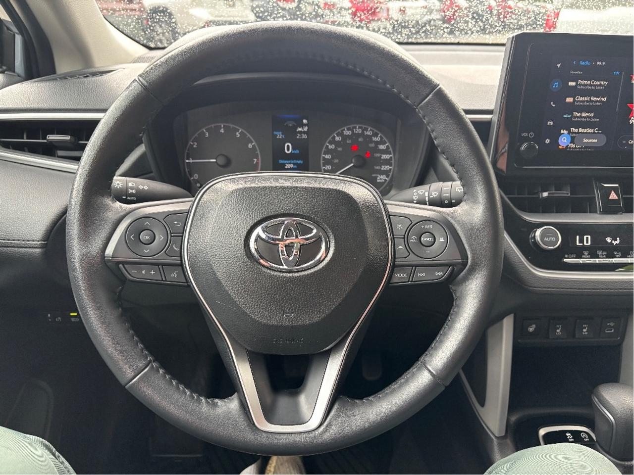 2025 Toyota Corolla Cross LE Photo