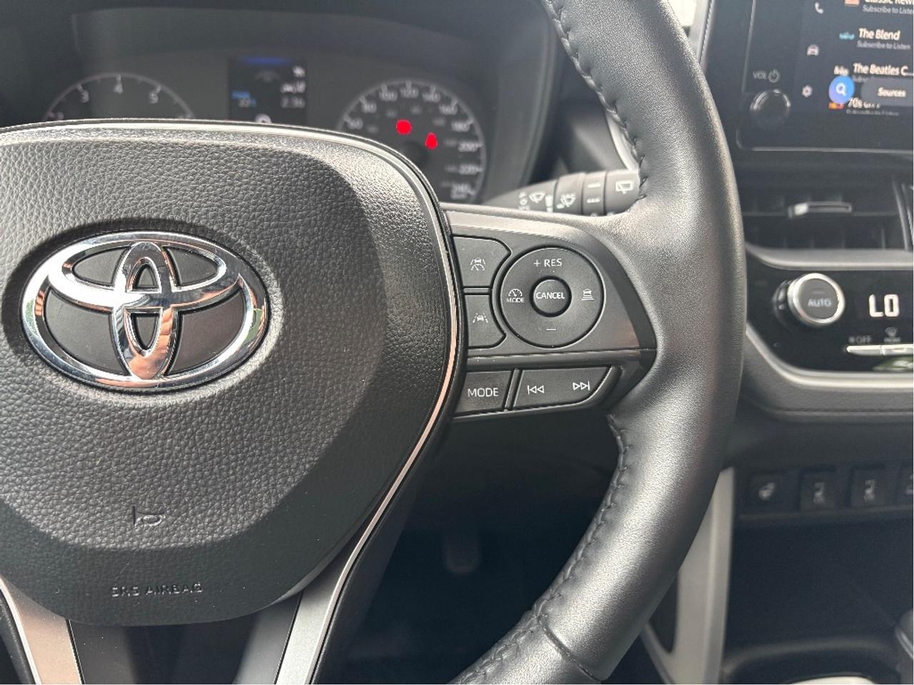 2025 Toyota Corolla Cross LE Photo