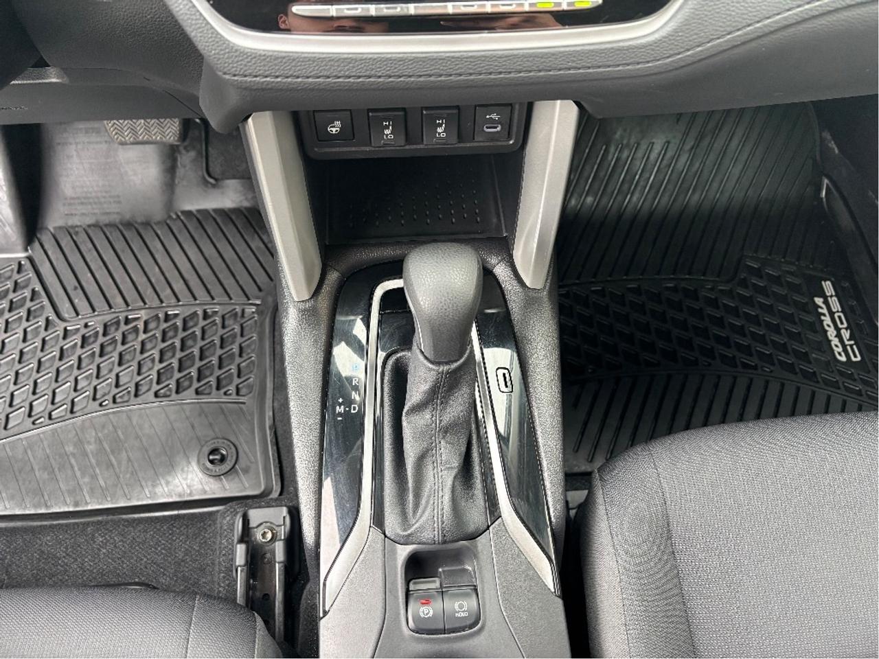 2025 Toyota Corolla Cross LE Photo
