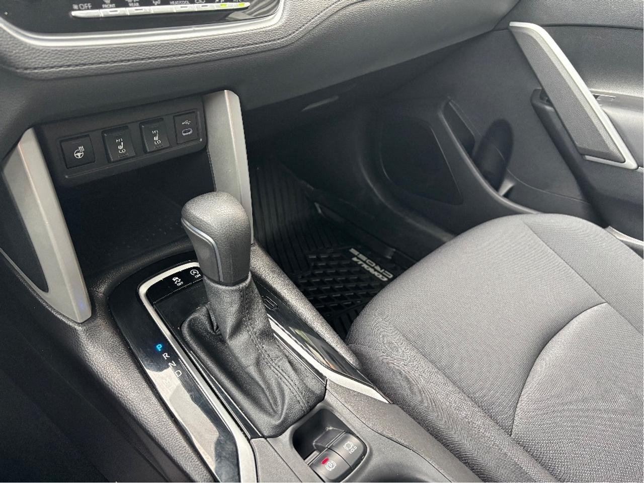2025 Toyota Corolla Cross LE Photo