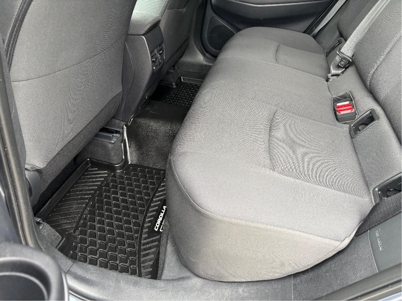 2025 Toyota Corolla Cross LE Photo