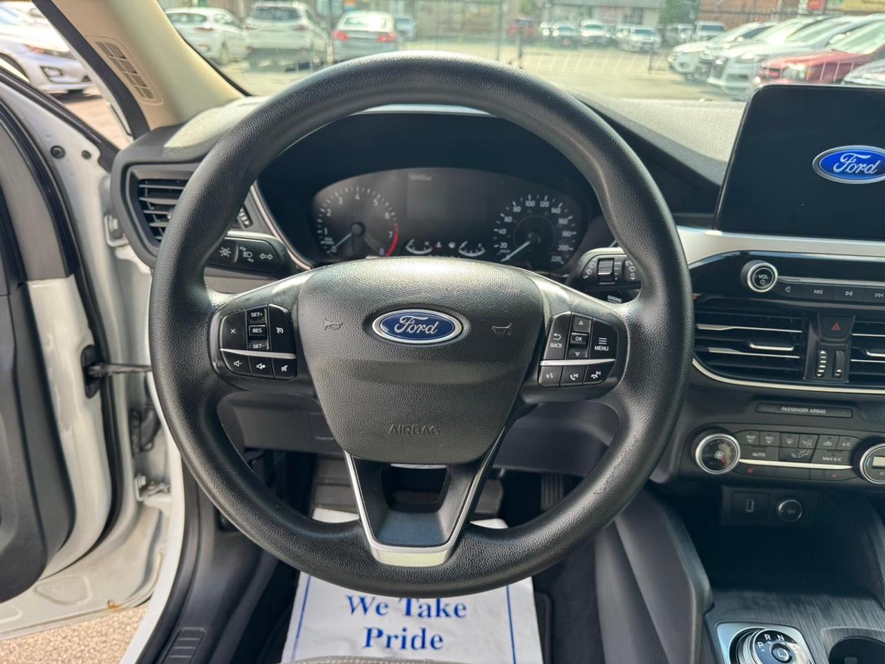 2020 Ford Escape SE Photo