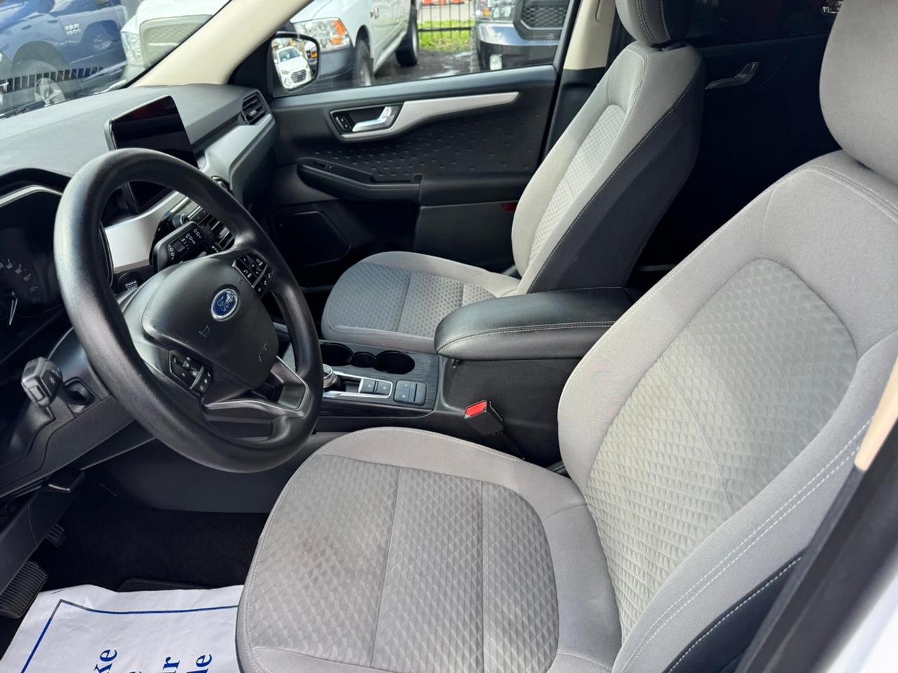 2020 Ford Escape SE Photo