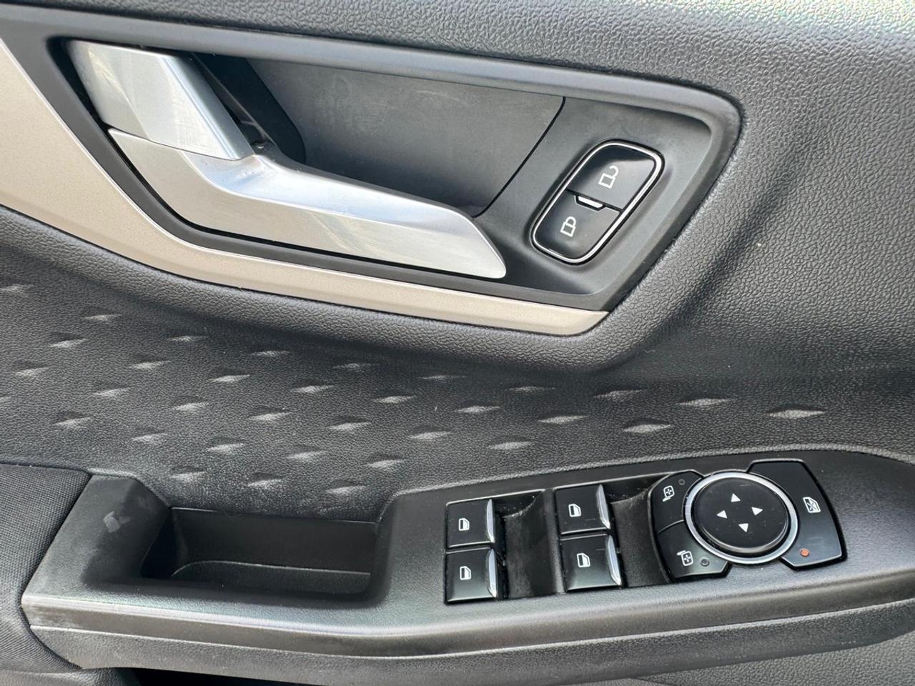 2020 Ford Escape SE Photo