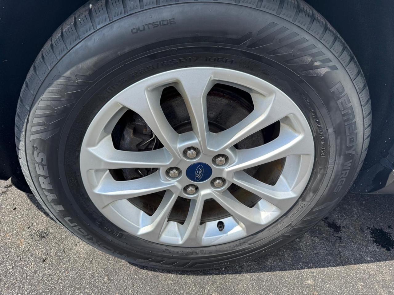 2020 Ford Escape SE Photo