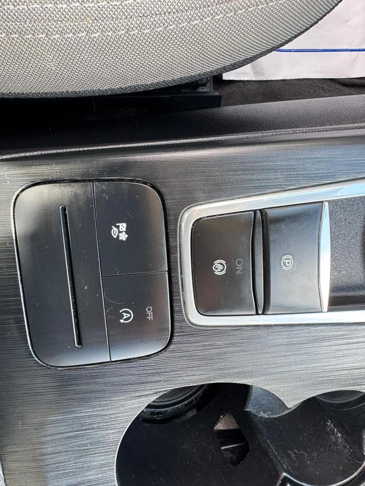 2020 Ford Escape SE Photo