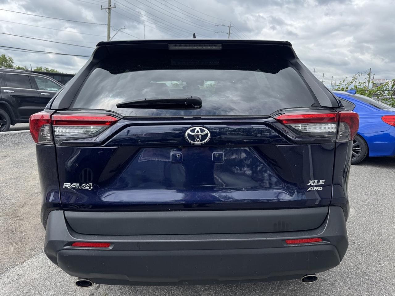 2019 Toyota RAV4 XLE Photo4