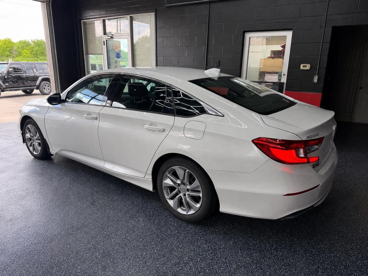 2020 Honda Accord LX Photo2
