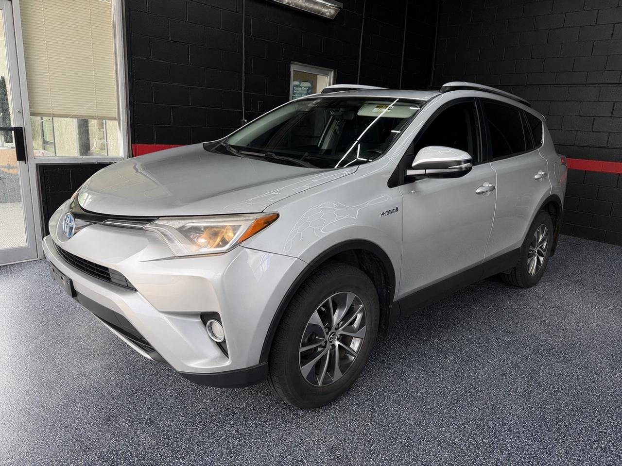 2016 Toyota RAV4 Hybrid XLE HYBRID Photo0