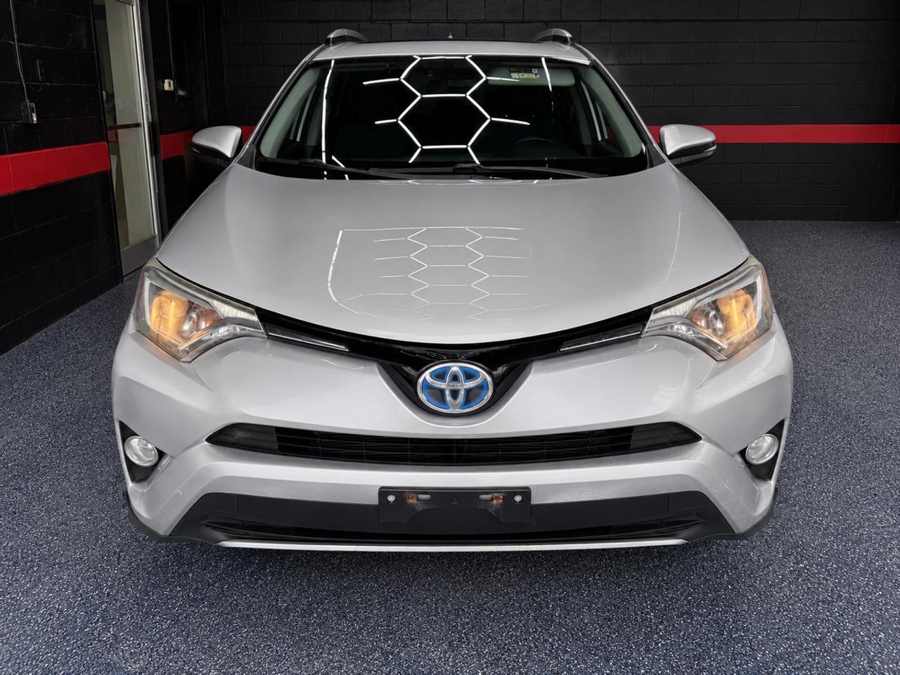 2016 Toyota RAV4 Hybrid XLE HYBRID Photo