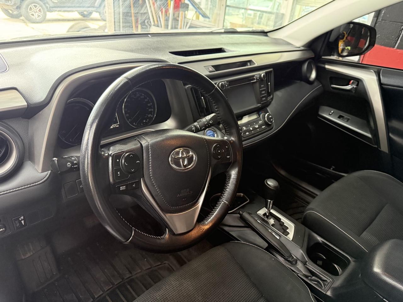 2016 Toyota RAV4 Hybrid XLE HYBRID Photo