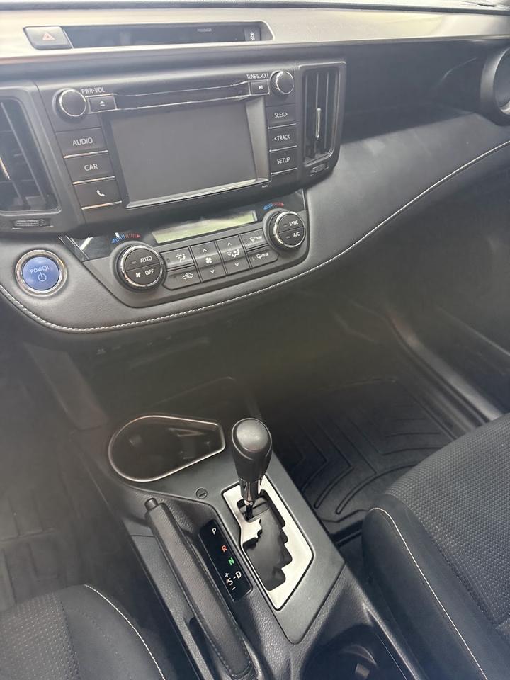 2016 Toyota RAV4 Hybrid XLE HYBRID Photo