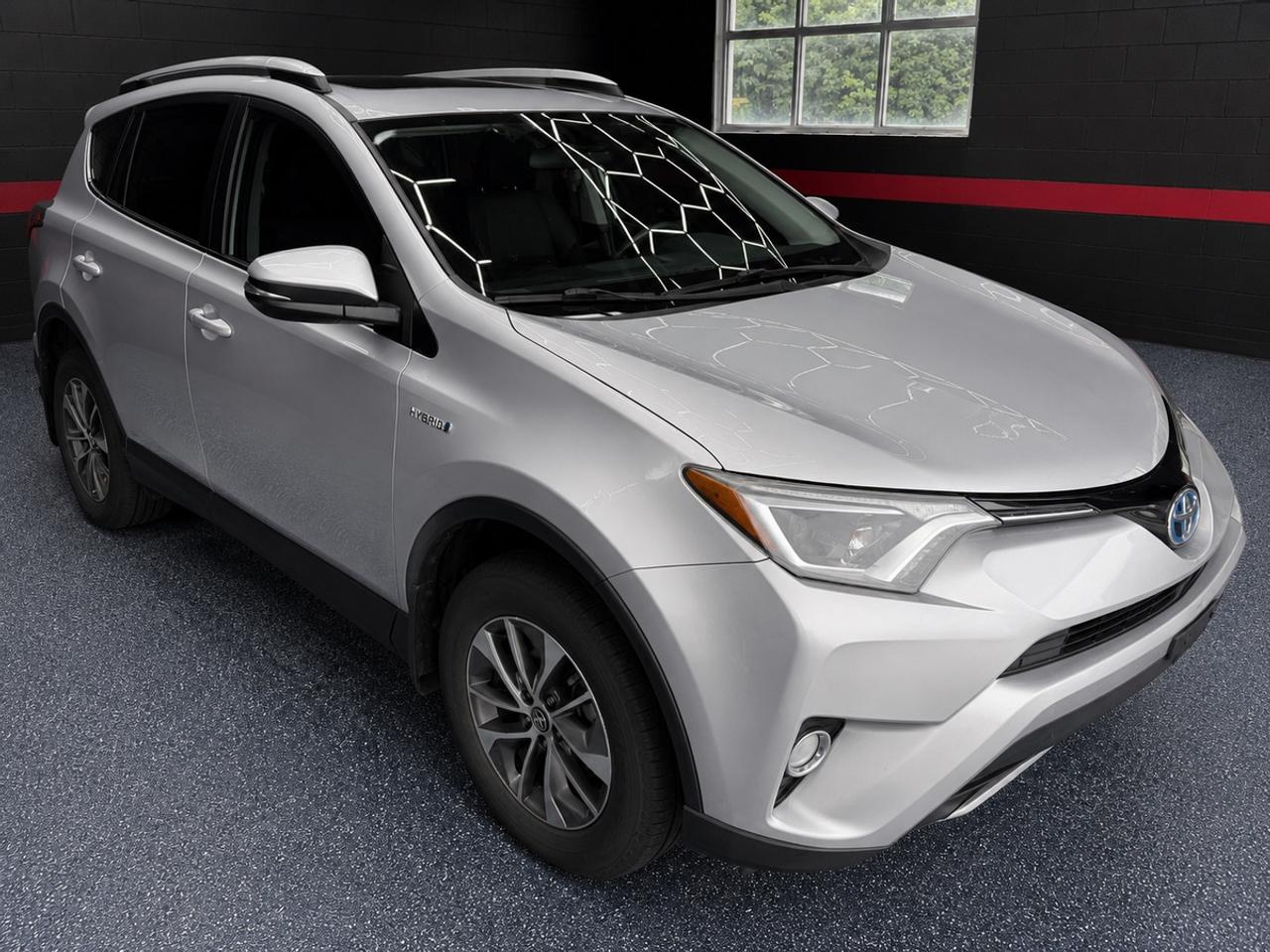 2016 Toyota RAV4 Hybrid XLE HYBRID Photo