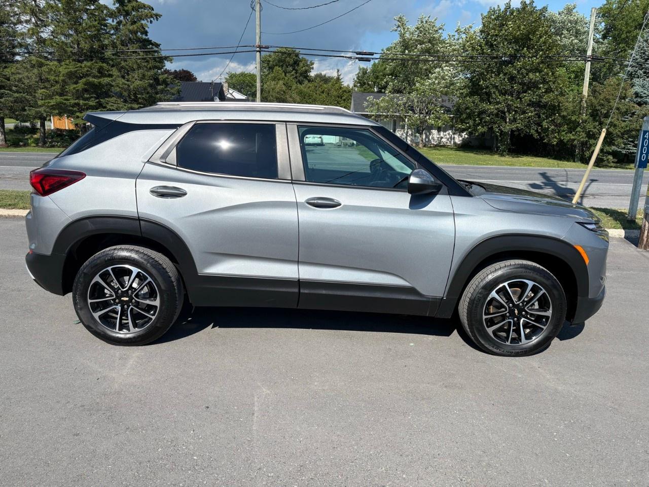 2024 Chevrolet TrailBlazer AWD 4dr LT Photo3