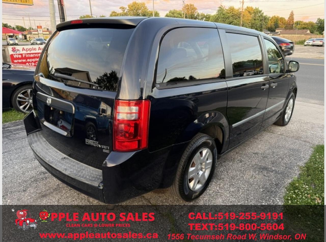 2010 Dodge Grand Caravan SE Photo