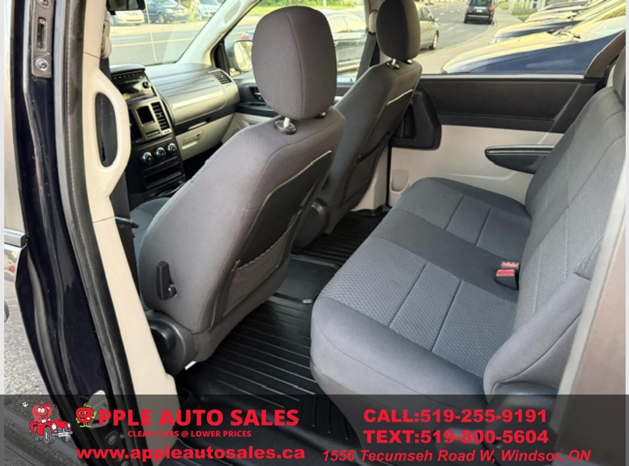 2010 Dodge Grand Caravan SE Photo