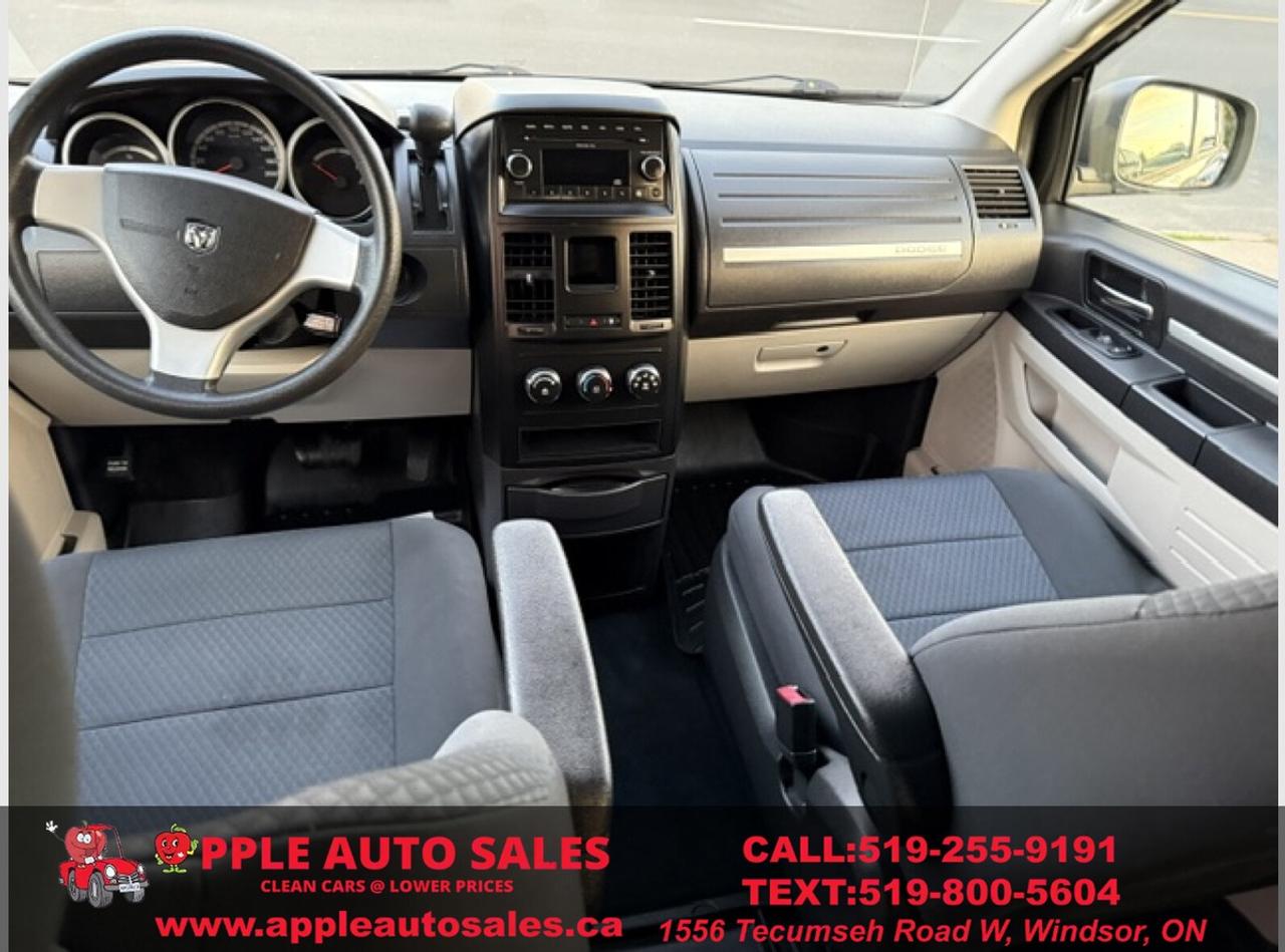 2010 Dodge Grand Caravan SE Photo