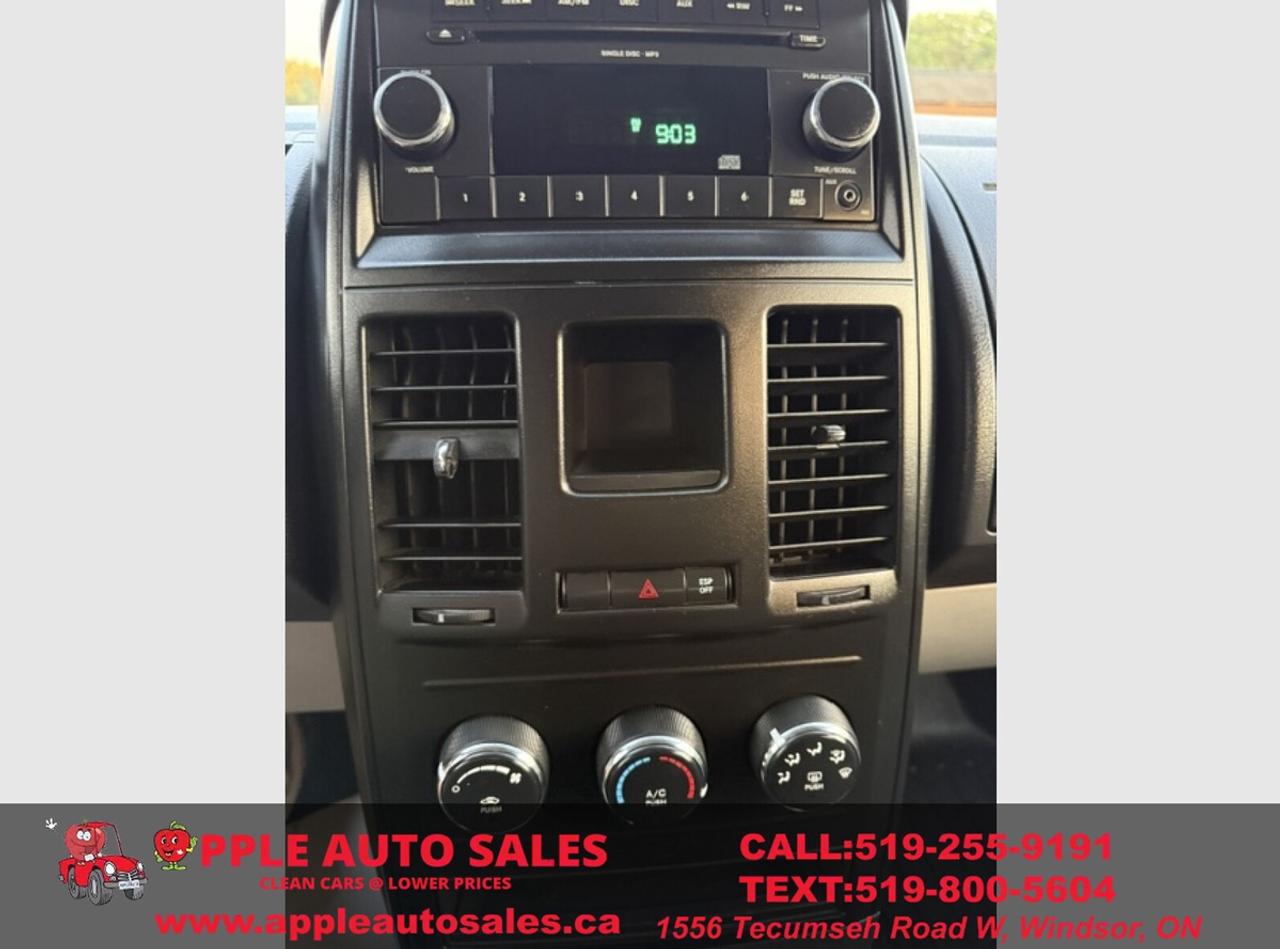 2010 Dodge Grand Caravan SE Photo