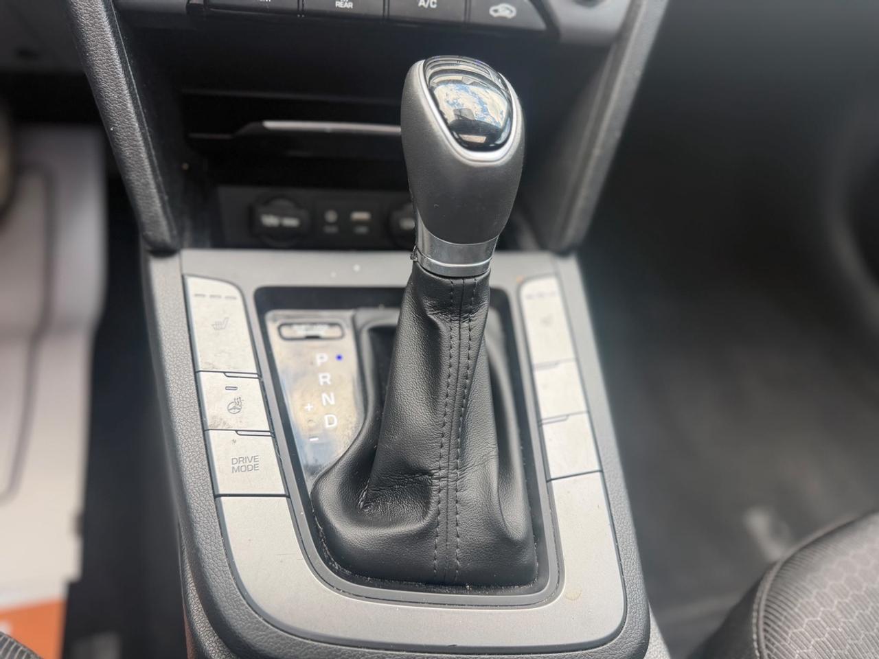 2017 Hyundai Elantra Limited Photo